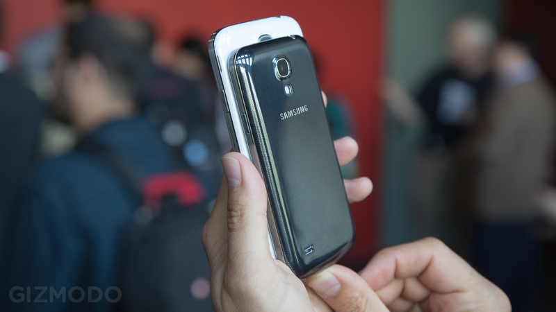 Illustration for article titled Samsung Galaxy S4 Mini and S4 Zoom Hands On: Funky Alternatives